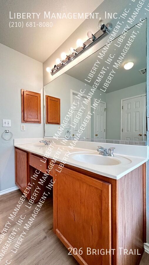 Building Photo - 206 Bright Trail