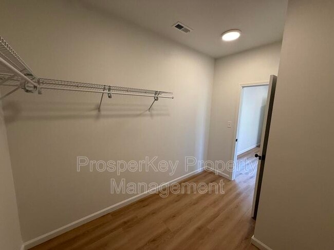 Building Photo - 405 E Chappell St