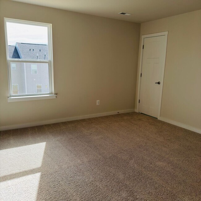 Building Photo - Brand New 4 Bed 3.5 Bath End Unit Townhome in Inwood
