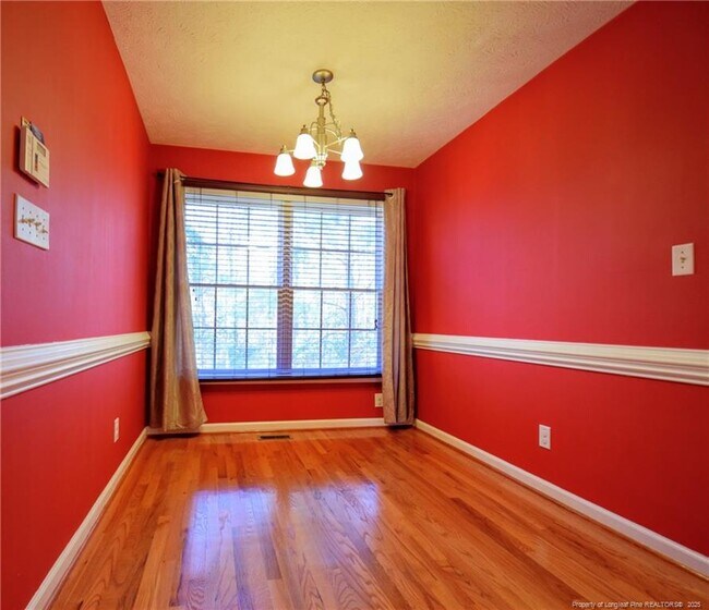 Building Photo - 324 Roundtree Dr