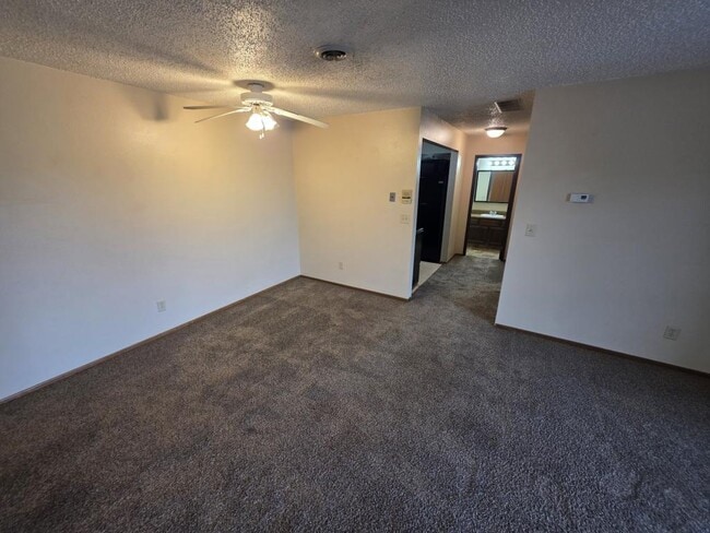 Building Photo - 1727 N Grandview Ln