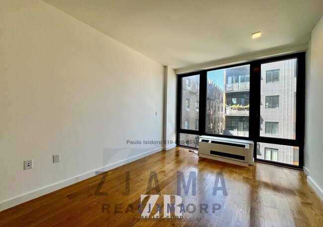 Building Photo - 25 E 19th St