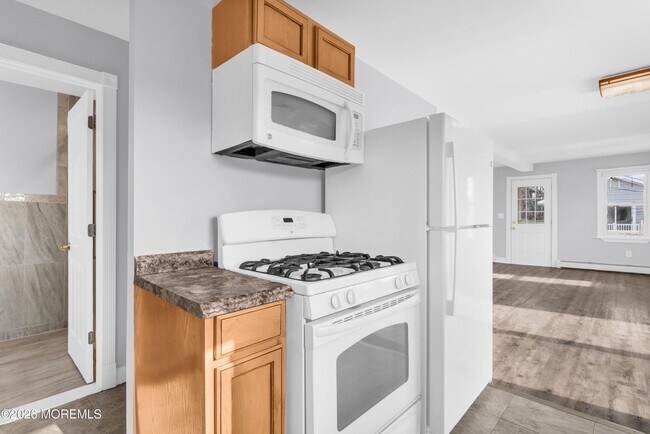 Building Photo - 2 Bedle Pl