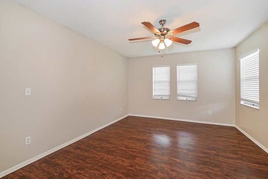 Building Photo - 409 Riverwoods Cir