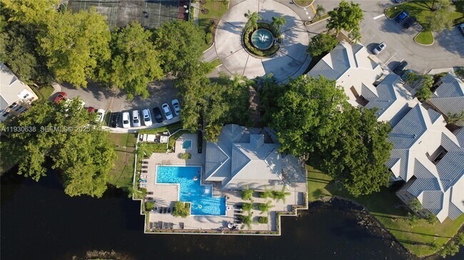 Building Photo - 9877 Westview Dr