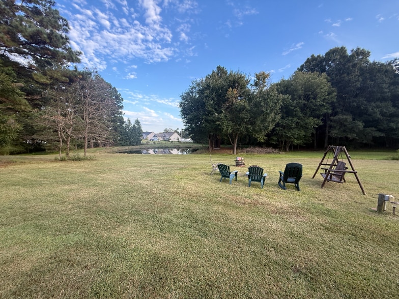 Building Photo - 234 Robbins Rd