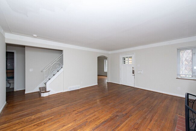 Building Photo - WESTWOOD - Freshly Updated & Move-In Ready! 4 bed 2.5 bath home