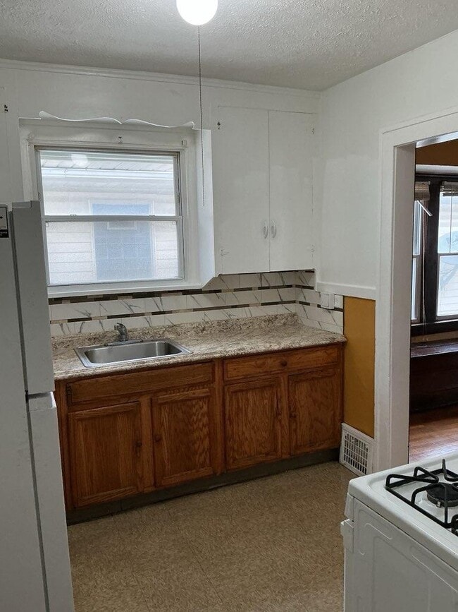 Building Photo - 3428 W 117th St