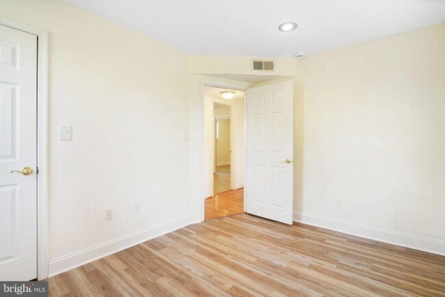 Building Photo - 6924 Kenfig Dr