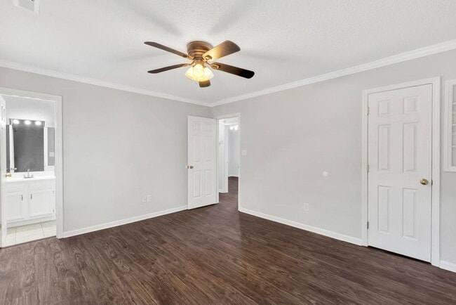 Building Photo - An adorable home! Pets Welcome!