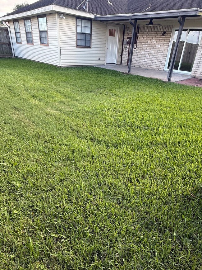 Building Photo - 3207 E Heatherock Cir