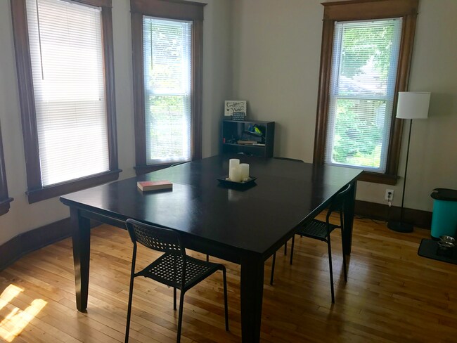 Building Photo - 4-Bedroom House Close to U of M Campus