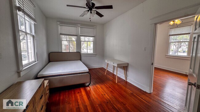 Building Photo - 5bd/2ba Near Campus and Stadium! Text 727-459-4141 for more info!