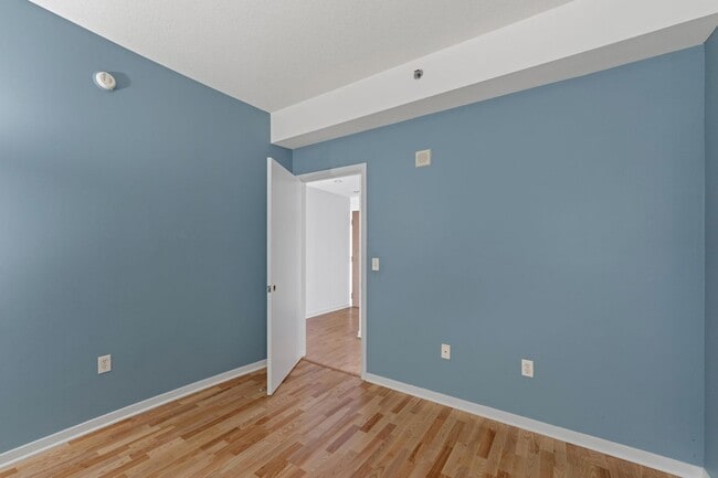 Building Photo - 929 Portland Ave