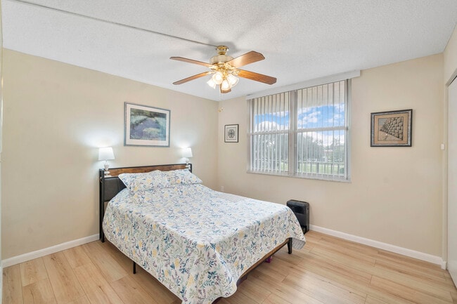 Building Photo - 27 Abbey Ln