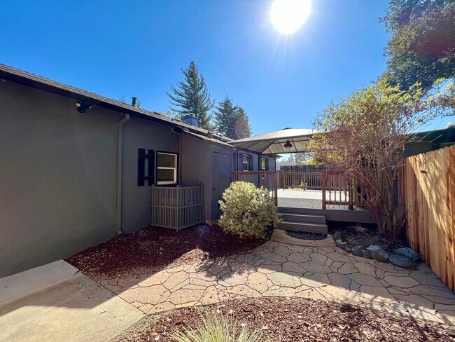 Building Photo - MON301