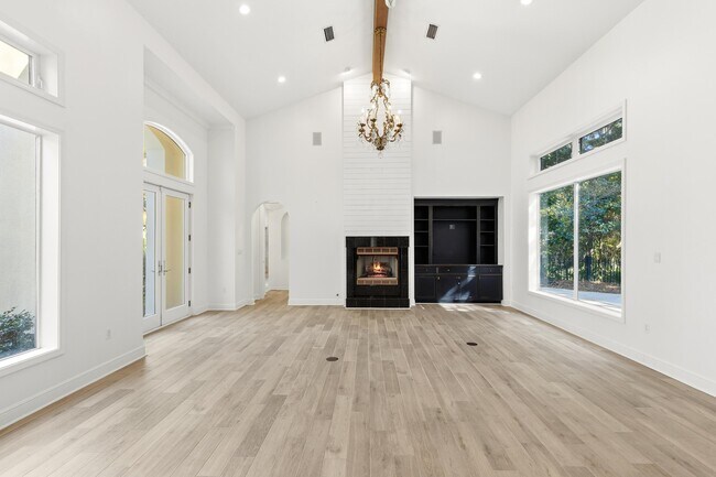 Building Photo - 2928 Pine Valley Dr
