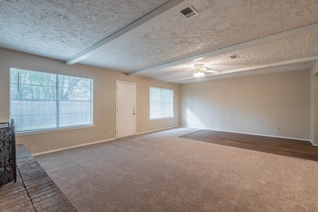 Building Photo - 6015 Knotty Post Ln