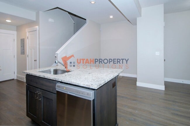 Building Photo - 12272 S Macdill Ct