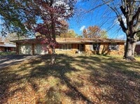 Building Photo - 113 Warrensburg Dr