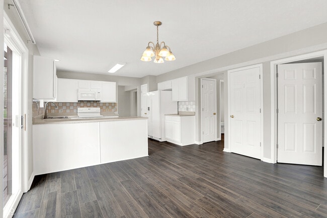 Building Photo - 5761 Cantigny Way S