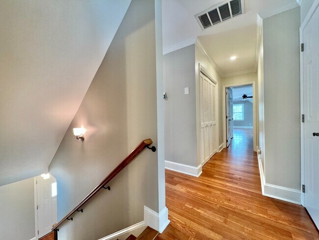 Building Photo - SPACIOUS INSIDE AND OUT!