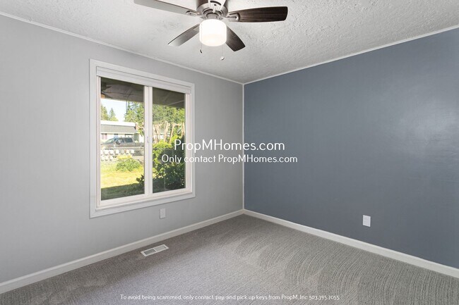 Building Photo - Charming Oregon City Home on 1/2 Acre - Fully Fenced Yard!