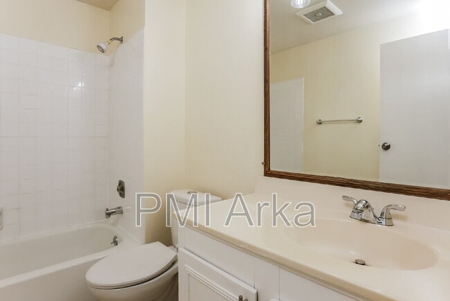 Building Photo - 14404 NE 31st St