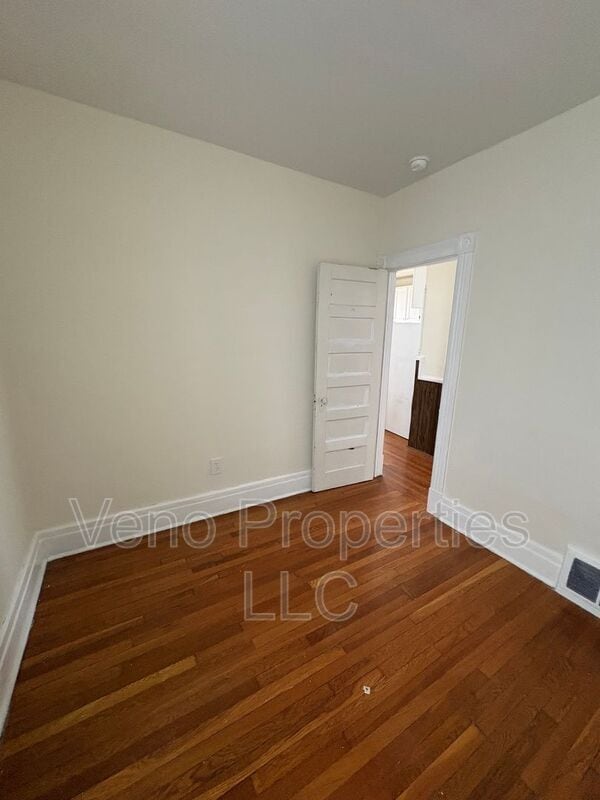 Building Photo - 109 Third Street