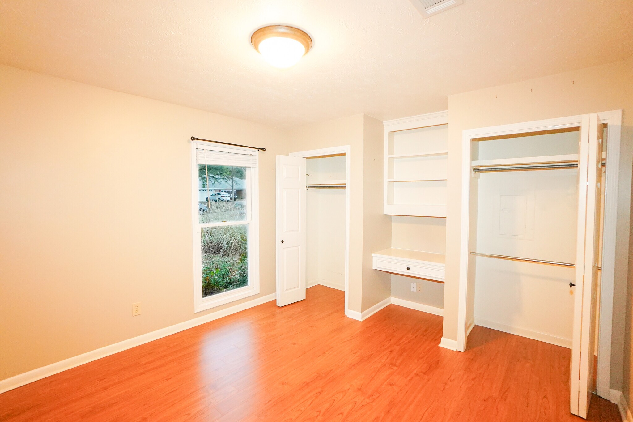 Building Photo - 325 Mockingbird Ln