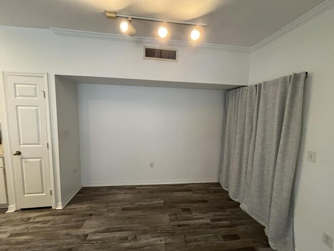 Building Photo - 9270 Lake Chase Island Way