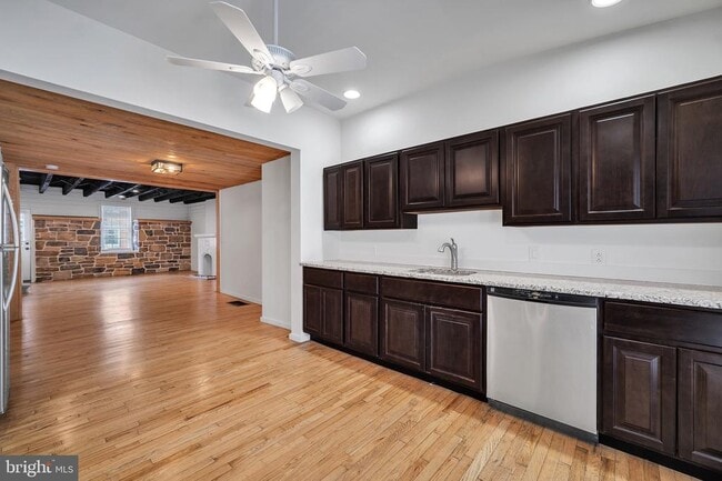 Building Photo - 125 Ford St