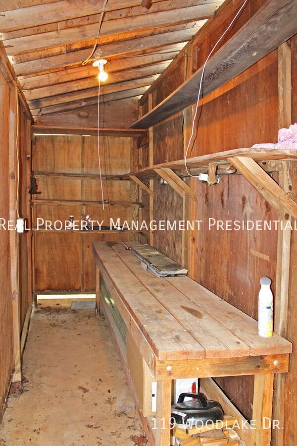 Building Photo - 119 Woodlake Dr