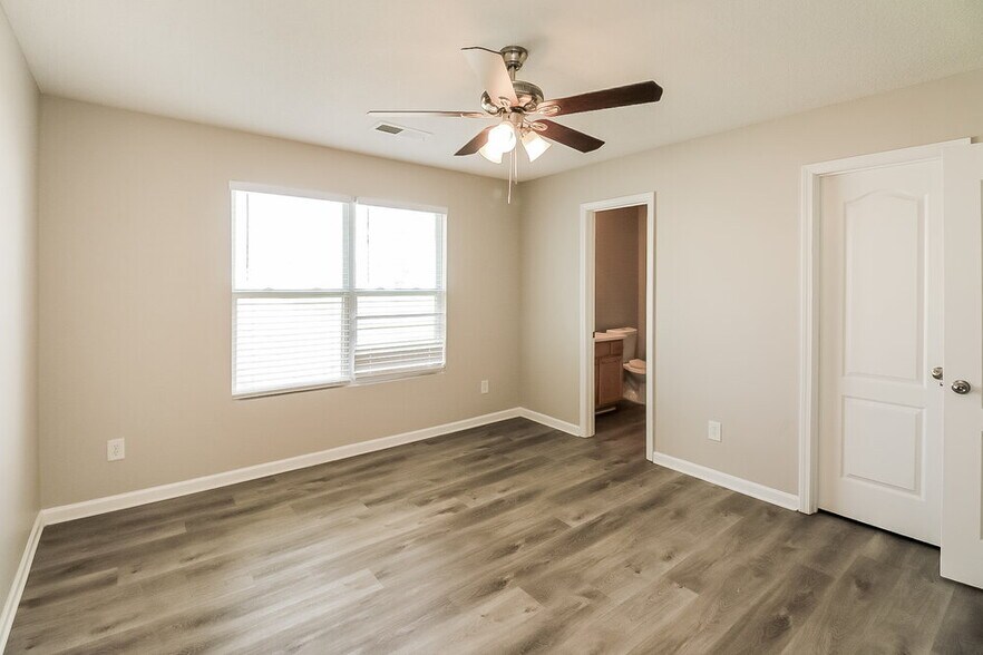 Building Photo - 2325 Bigwood Trail