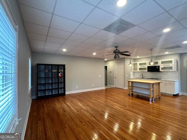 Building Photo - 1051 Parkside Cmns