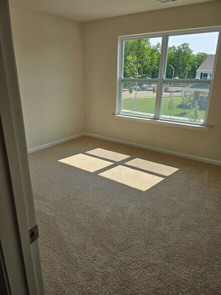 Building Photo - 925 Canis Minor Rd