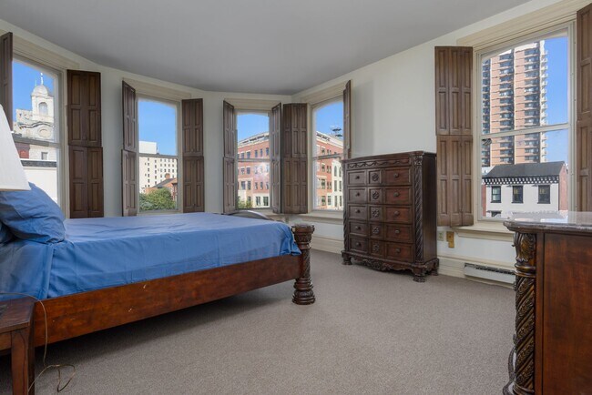 Building Photo - 132 State St