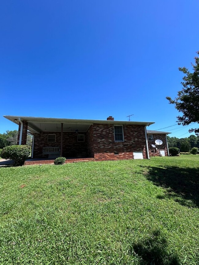 Building Photo - 1706 Danenhower Rd