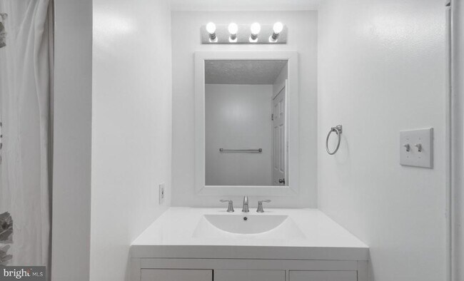 Building Photo - 7821 Fairborn Ct