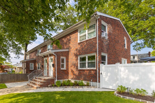 Building Photo - 165 Byrne Ave