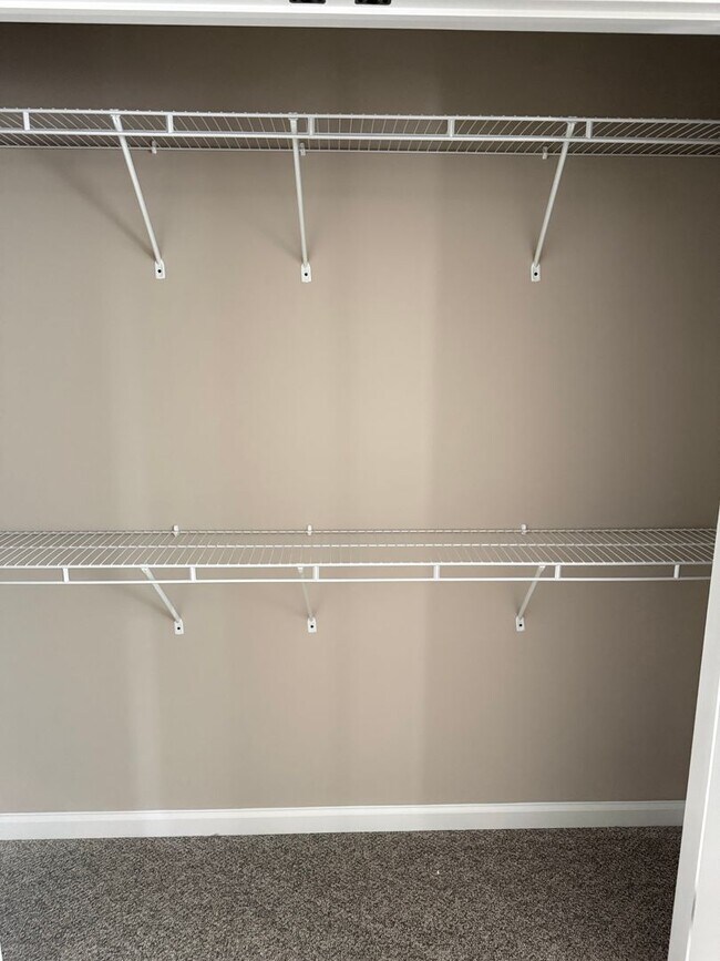 Building Photo - 243 Woodridge Dr