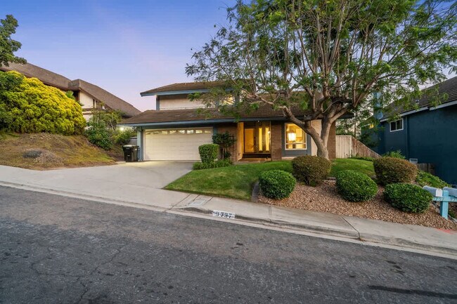 Building Photo - 9737 Benavente Pl