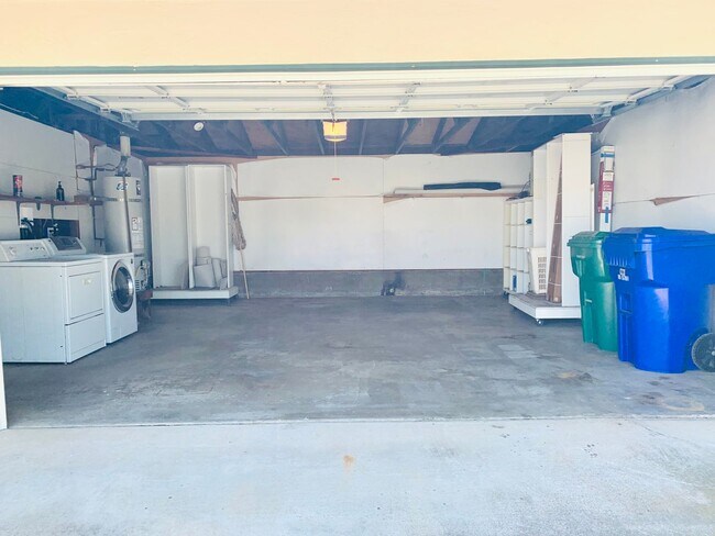 Building Photo - BEAUTIFUL AND SPACIOUS 3BD/2BA SINGLE FAMI...