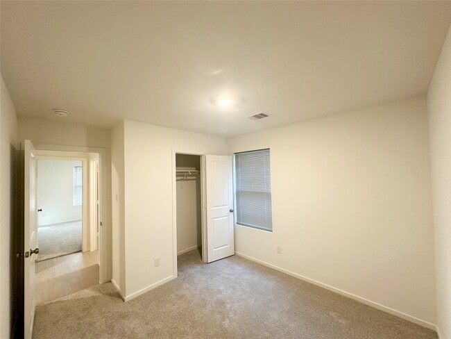 Building Photo - 229 Douglas Hls Dr