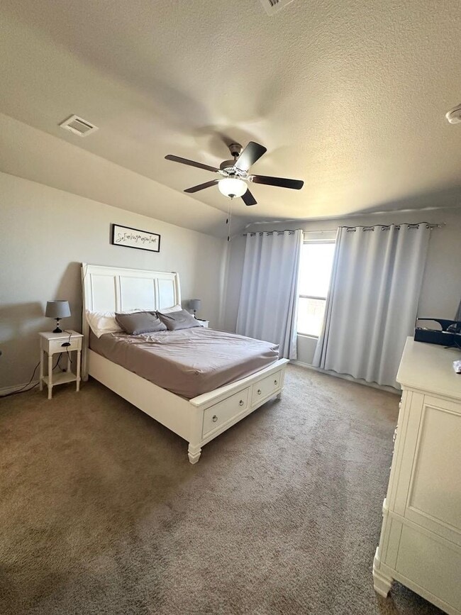 Building Photo - 4 Bedroom 2 Bathroom Property Ready to Rent!