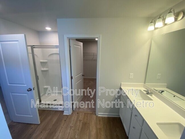 Building Photo - 185 Springwood Ln