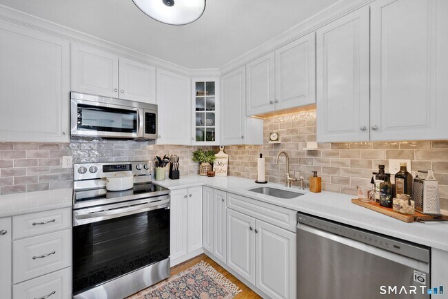 Building Photo - 78 Landing Cir