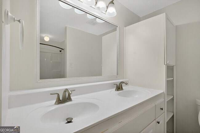 Building Photo - 230 Shiloh Hills Dr NW