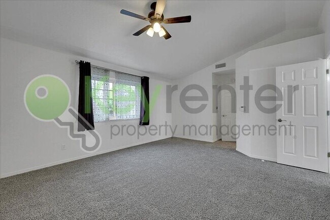 Building Photo - 1330 Kingswood Dr