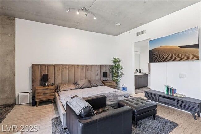 Building Photo - Downtown Las Vegas Luxury Condo with Moder...